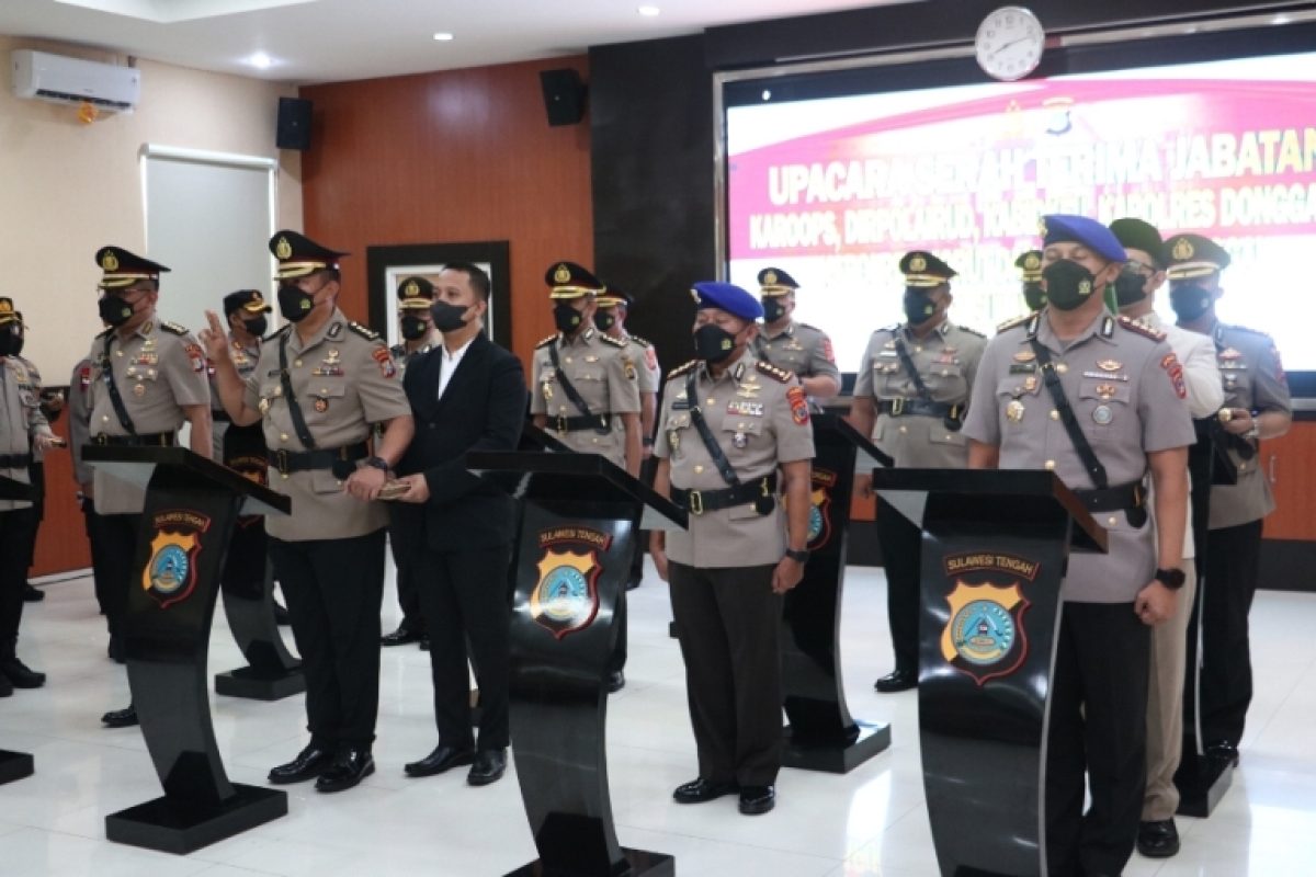 Lantik Pejabat Utama Dan Tiga Kapolres Kapolda Sulteng Jalankan Tugas Dengan Keikhlasan