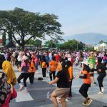 photo_6233513498609043611_y