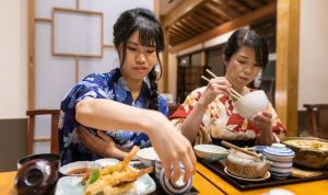 ilustrasi-orang-jepang-lagi-makan_169