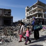 warga-gaza-ramai-ramai-pulang-ke-rumah-hari-pertama-gencatan-senjata-6_169
