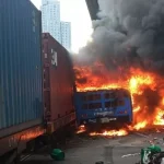kereta-tabrak-bus-di-thailand-8-orang-tewas-qpv