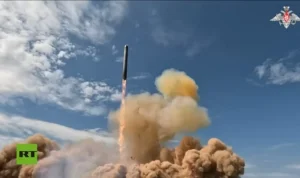 rusia-uji-tembak-rudal-antarbenua-rs28-sarmat-ini-3-kelebihannya-ffh