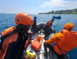 Tim SAR Gabungan Cari Warga Tenggelam di Pantai Salumbone Donggala