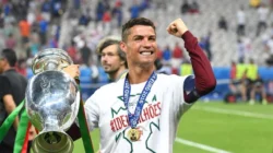 Gagal di Piala Dunia 2026, Cristiano Ronaldo Pamer Trofi Piala Eropa 2016