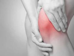 Pernah Dengar Bunyi ‘Krek’ di Lutut Saat Berdiri? Dokter Ungkap Penyebabnya
