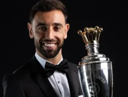 Kapten MU Bruno Fernandes Raih Gelar Pemain Terbaik PFA
